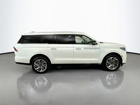 Used 2025 Lincoln Navigator L Reserve AWD/4WD image 8