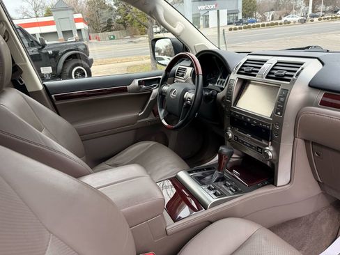 Used 2016 Lexus GX 460 Luxury w/ Preferred Accessory Package image 20