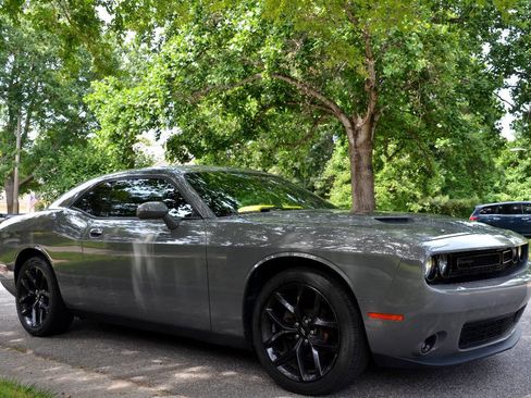 Used 2019 Dodge Challenger SXT w/ Blacktop Package RWD image 5