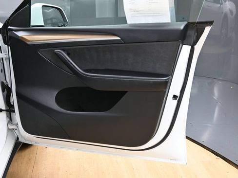Used 2023 Tesla Model Y Long Range AWD/4WD image 37