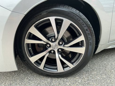 Used 2016 Nissan Maxima 3.5 SL w/ Interior Lighting Package FWD image 9