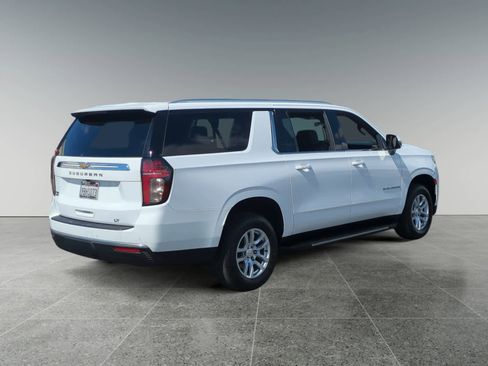 Used 2022 Chevrolet Suburban LT w/ Luxury Package image 5