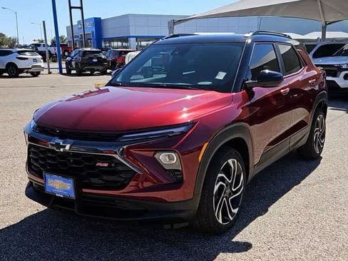 Used 2025 Chevrolet TrailBlazer RS w/ Convenience Package FWD image 3