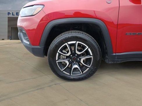 Used 2025 Jeep Compass Trailhawk AWD/4WD image 14