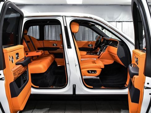 Used 2024 Rolls-Royce Cullinan image 25