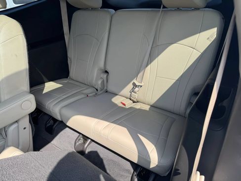 Used 2019 Buick Enclave Essence AWD/4WD image 7