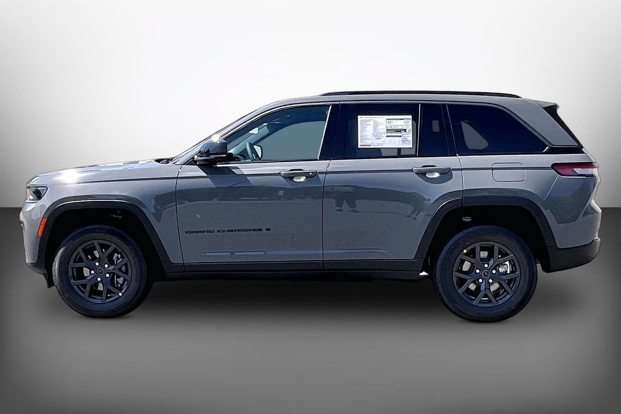 New 2027 Jeep Grand Cherokee Altitude AWD/4WD image 5