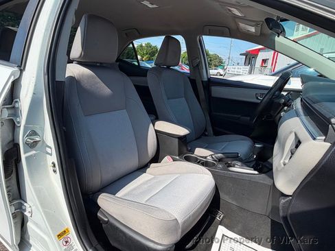 Used 2016 Toyota Corolla LE FWD image 19