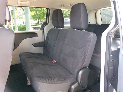 Used 2018 Dodge Grand Caravan SE w/ UConnect Hands-Free Group FWD image 24