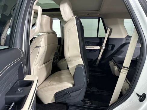 Used 2023 Ford Expedition Platinum image 25