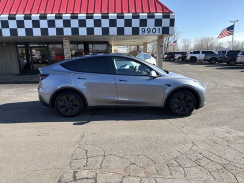 Used 2025 Tesla Model Y Long Range image 8