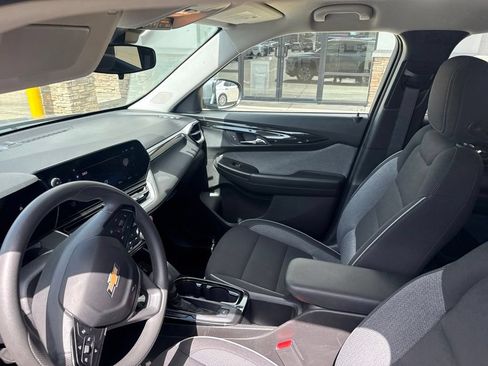 Used 2025 Chevrolet TrailBlazer LT FWD image 9