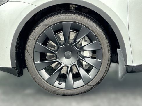 Used 2023 Tesla Model Y Long Range AWD/4WD image 10
