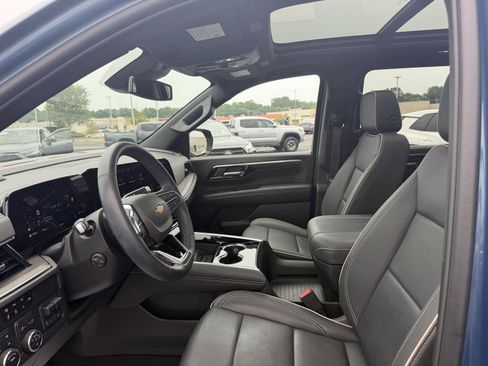 Used 2025 Chevrolet Suburban Premier w/ Sun And Tow Package AWD/4WD image 13