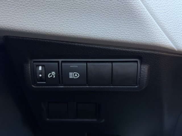 Used 2025 Toyota Corolla Cross L FWD image 22