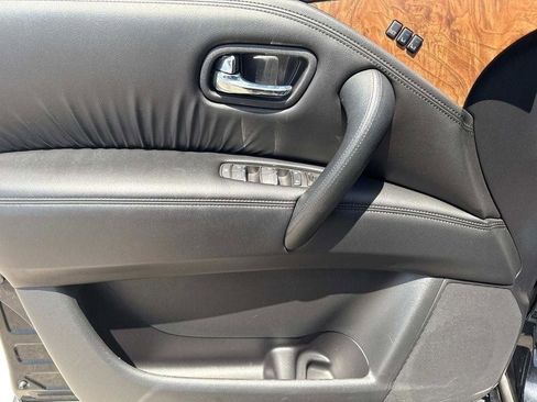 Used 2023 Nissan Armada SL w/ Captain's Chairs Package image 7