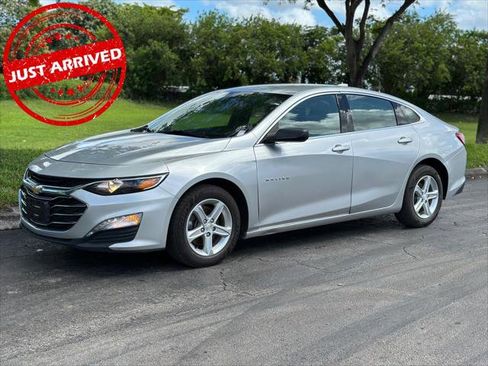 Used 2022 Chevrolet Malibu LT FWD image 2