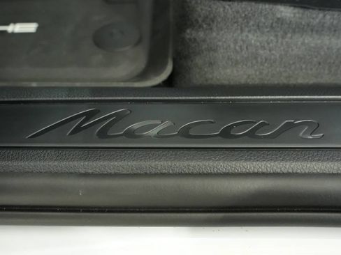 New 2025 Porsche Macan image 32