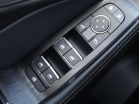 Certified 2025 Nissan Rogue SL AWD/4WD image 18