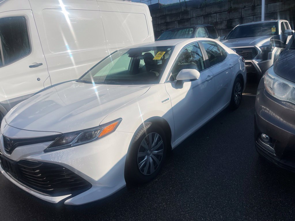 Used 2020 Toyota Camry LE FWD image 3
