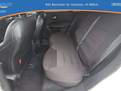 Used 2019 Jeep Cherokee Trailhawk AWD/4WD image 21