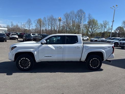Used 2024 Toyota Tacoma TRD Sport image 2