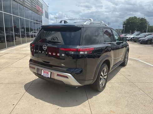Used 2025 Nissan Pathfinder SL FWD image 7