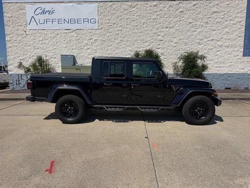 Used 2021 Jeep Gladiator Sport AWD/4WD image 2