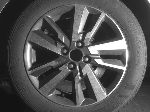 Used 2025 Nissan Versa SV image 14