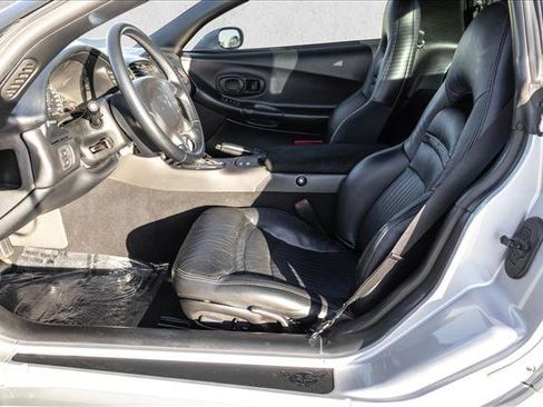 Used 2002 Chevrolet Corvette Coupe w/ Preferred Equipment Group2 image 11