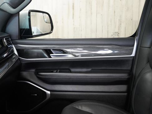 Used 2022 Jeep Wagoneer Series II w/ Premium Group I image 30