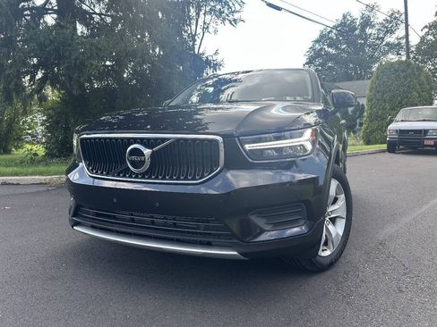 Used 2022 Volvo XC40 T5 Momentum AWD/4WD image 2