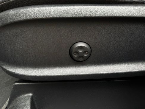 Used 2025 Mercedes-Benz GLA 250 image 12