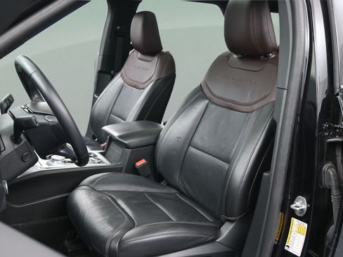 Used 2023 Ford Explorer Platinum w/ Technology Package AWD/4WD image 22