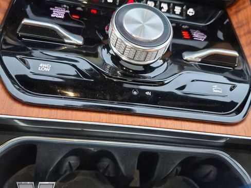 Used 2022 Jeep Grand Wagoneer Series III w/ Rear Seat Video Group 1 AWD/4WD image 25