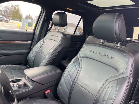 Used 2017 Ford Explorer Platinum image 12