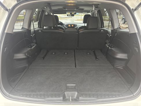 Used 2019 Honda Pilot Touring image 8