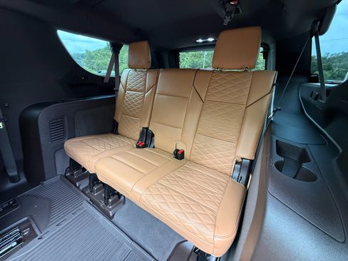 Used 2022 Cadillac Escalade ESV Sport w/ Touring Package AWD/4WD image 30