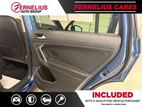 Used 2018 Volkswagen Tiguan SEL AWD/4WD image 19
