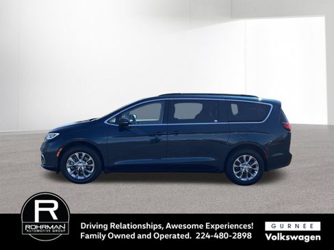 Used 2022 Chrysler Pacifica Touring-L AWD/4WD image 5