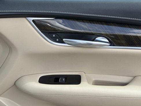 Used 2017 Cadillac XT5 FWD image 18