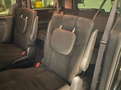 Used 2018 Dodge Grand Caravan SE image 19