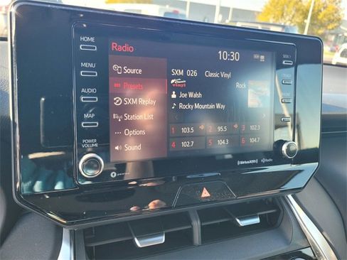 Used 2022 Toyota Venza LE image 23