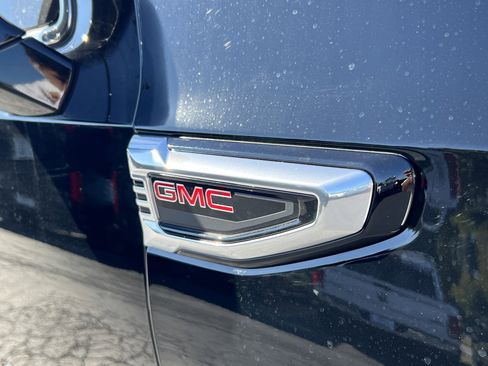 Used 2025 GMC Yukon XL Denali image 11