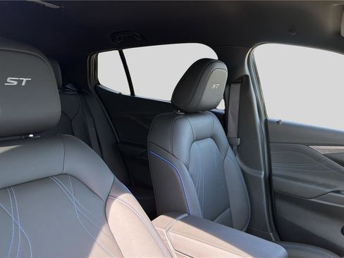 New 2026 Buick Envista Sport Touring w/ Convenience I Package FWD image 24