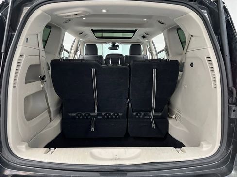 Used 2024 Chrysler Pacifica Limited FWD image 40