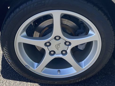 Used 2002 Chevrolet Corvette Coupe w/ Preferred Equipment Group2 RWD image 12