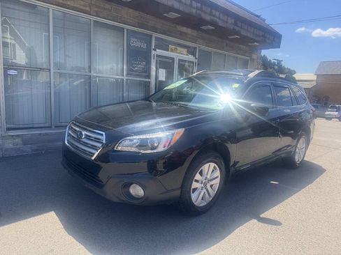 Used 2017 Subaru Outback 2.5i Premium AWD/4WD image 1