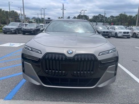 Used 2023 BMW 740i w/ Parking Assistance Package RWD image 2