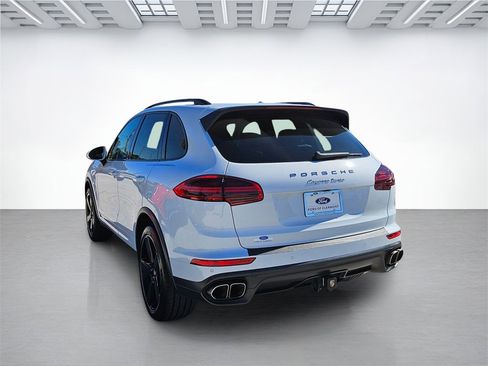 Used 2016 Porsche Cayenne Turbo image 7